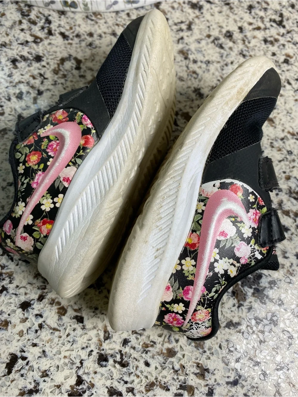 NIKE Star Runner-2 Little Girl Sneakers Black Pink Floral 9C